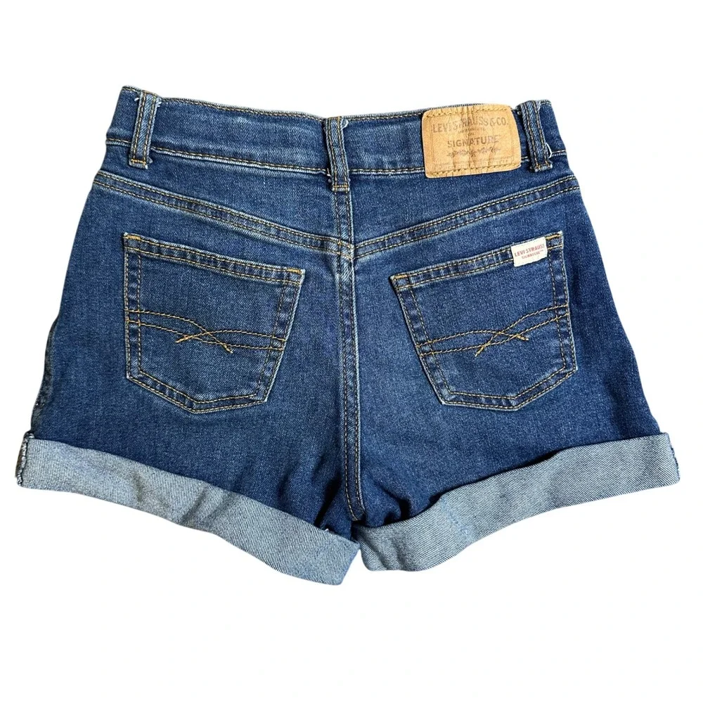Levi Strauss Signature Vintage High Rise Mom Shorts Floral Embroidered Denim 10